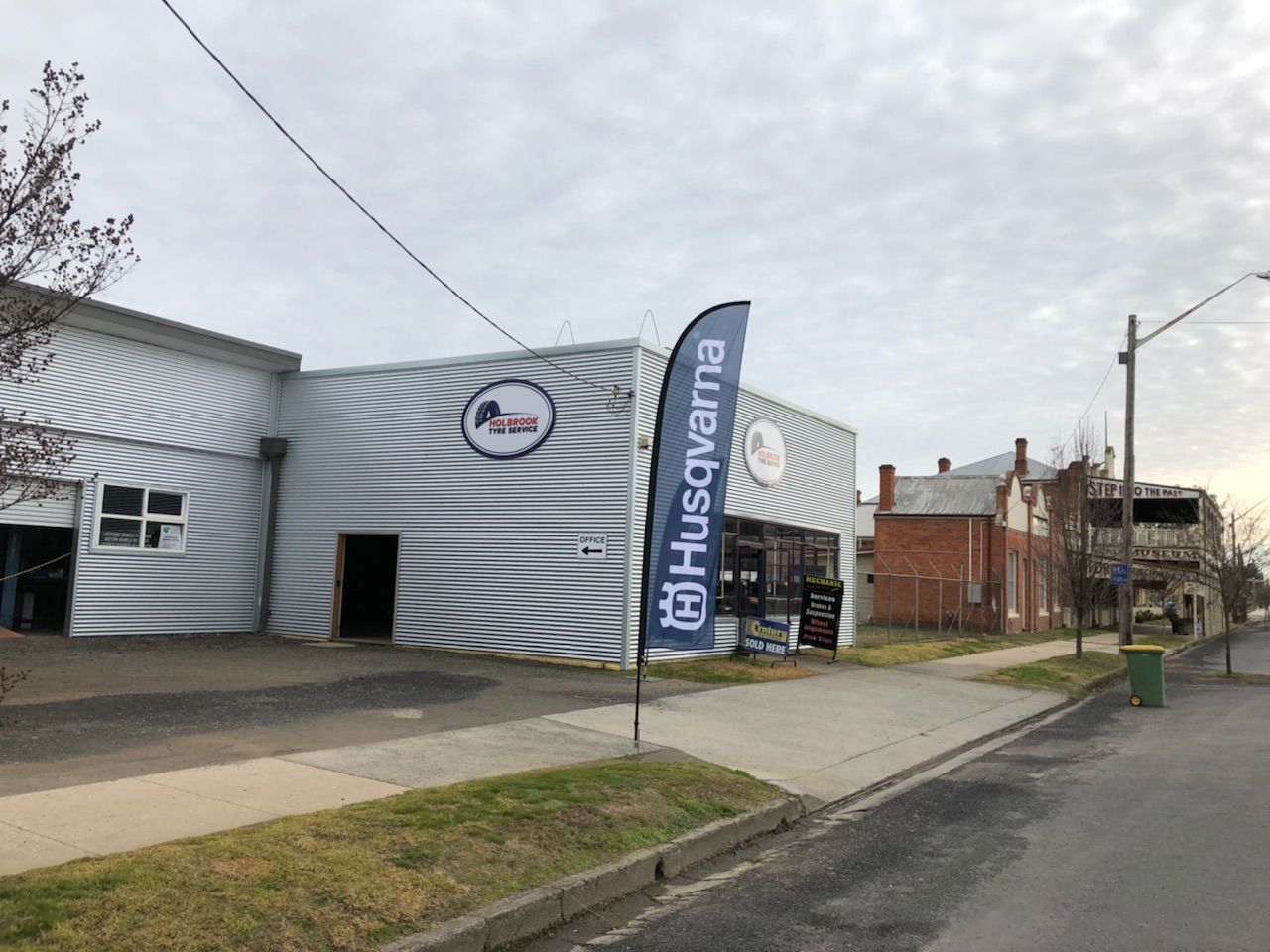 Contact Holbrook Tyre Service